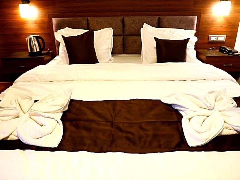 Tropical Hotel & Spa Shimla Exterior foto